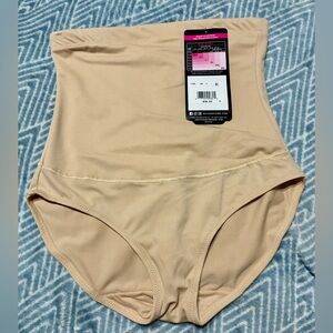 Maidenform High-Waist Shaping Brief in Nude Size Small